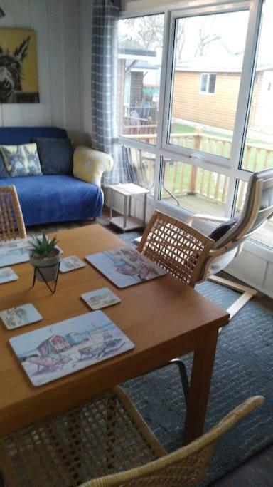No. 27. A quiet dog friendly rural/coastal chalet Villa Seaton Exterior foto